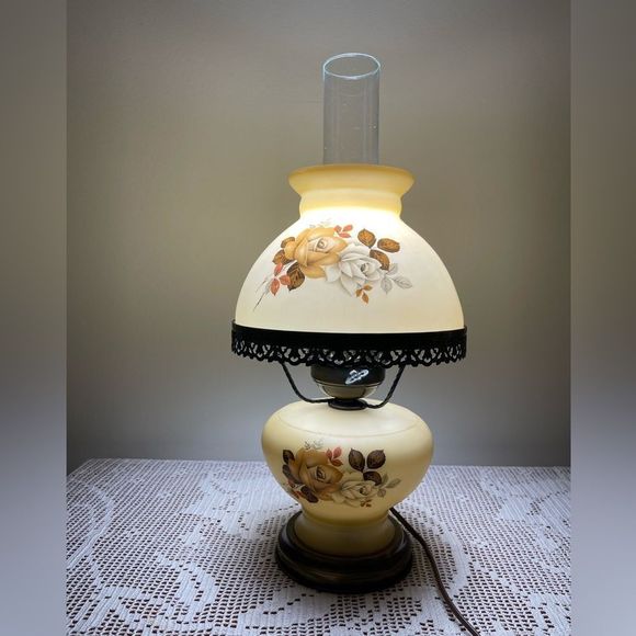 Vintage one way Hurricane glass table lamp || Gone with the wind table lamp || - Picture 12 of 12